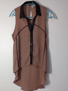 Cover Stitched Sleeveless Taupe Hi-Low Blouse with Black Trim Size S